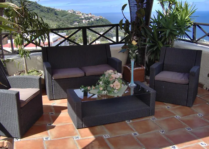 Mediterranean With Small Patio-terrace * Икод-де-лос-Винос